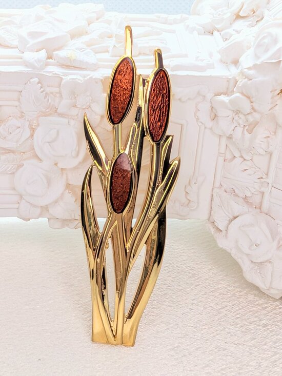 Jewelry - NEW Cattail Theme Fashion Pin
